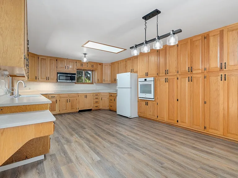 1305 S Lemay Ave — Photo 4