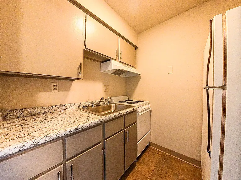 1441 Capitol Ave — Photo 5