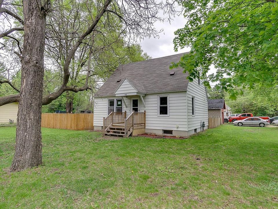 1st image of 102 16th St NE