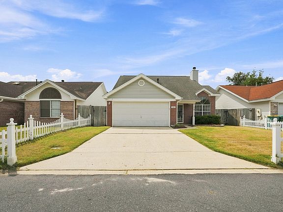 5th image of 928 Village Ln