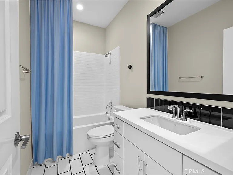 114 Outwest — Photo 11