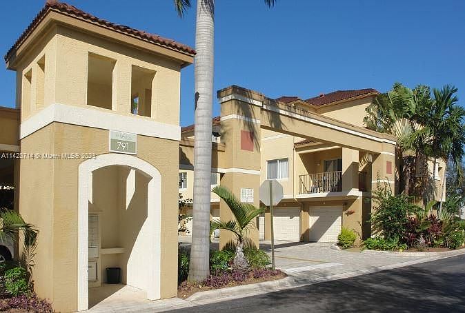 2nd image of 771 N Pine Island Rd APT 101