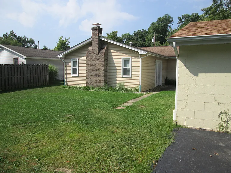 2433 Bainbridge Ave — Photo 5