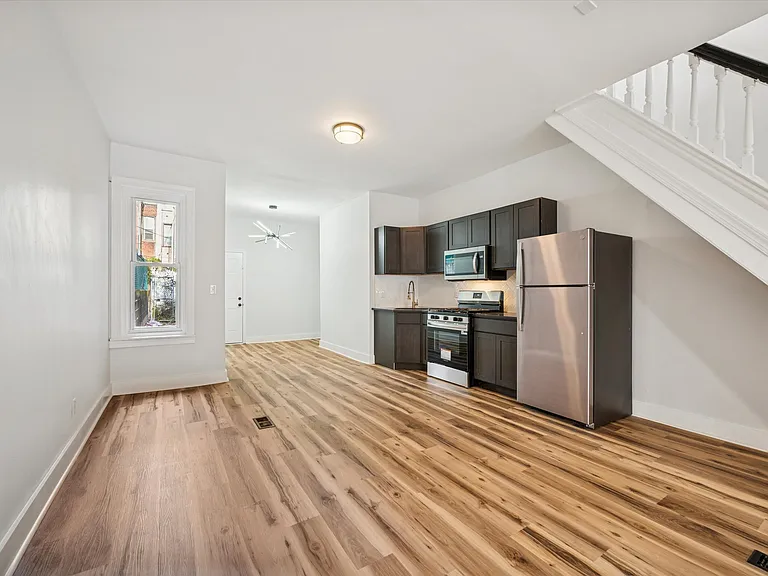 5523 Poplar St — Photo 3