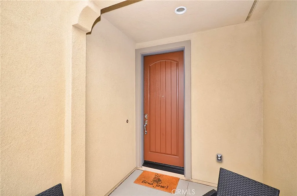 3 bed, 2.5 bath, 1563 sqft, $4,000 — Photo 2