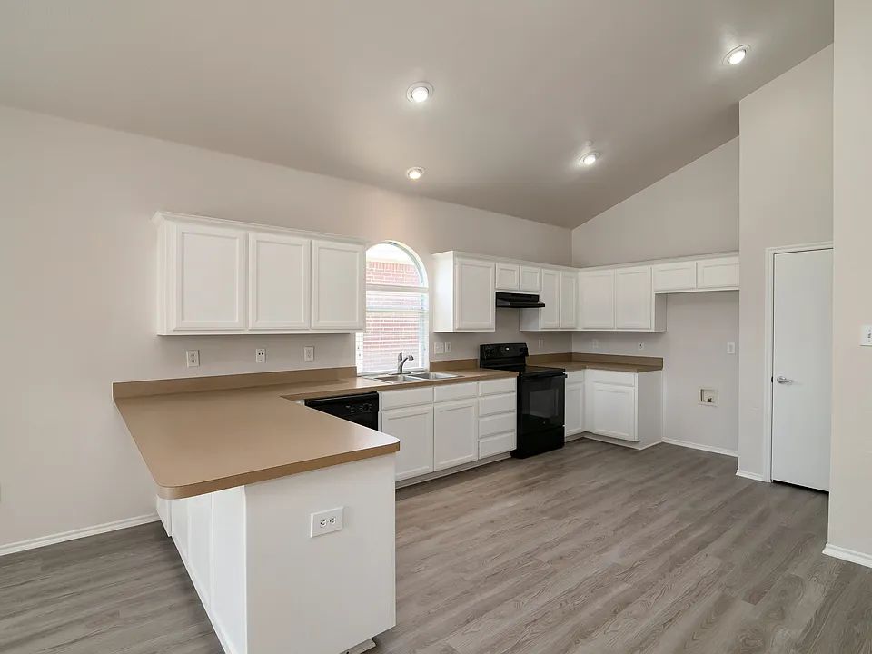 9901 Amaryllis Ln