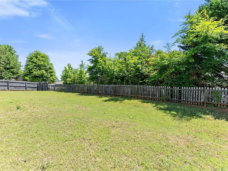 104 Jameston Dr — Photo 25