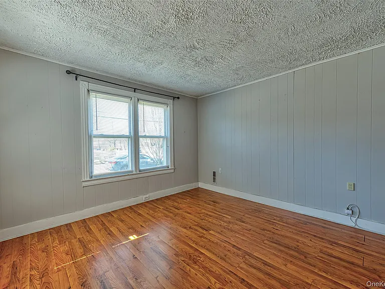 40 Bayside Ave — Photo 8