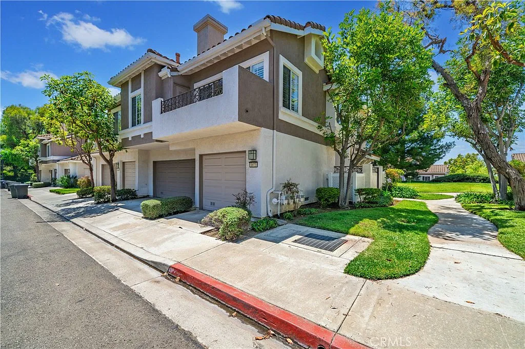 2 bed, 971 sqft, $3,695 — Photo 1