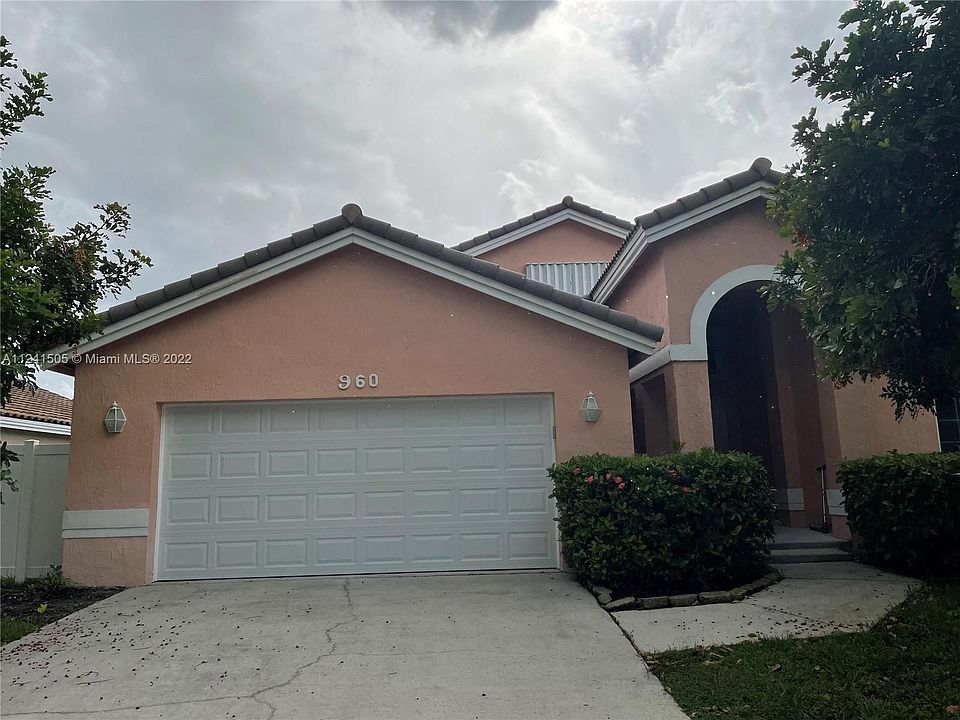 1st image of 960 NW 202nd Ave