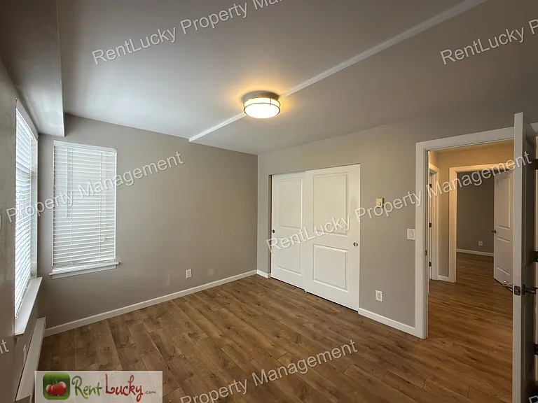 3315 Claremont Ave S — Photo 12