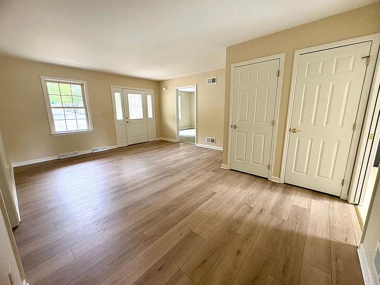 303 E Orange St — Photo 9
