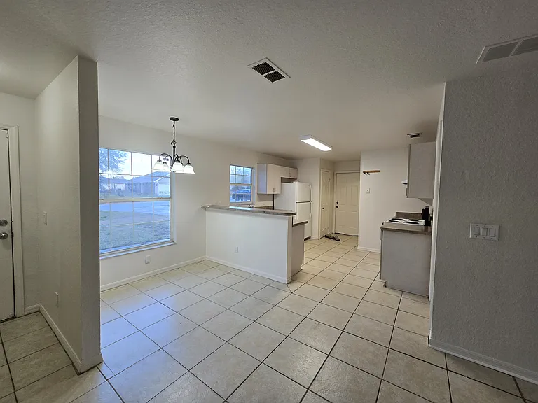 76 Willow Rd — Photo 3