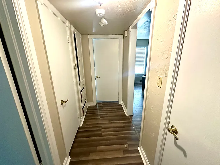 1405 Carlisle Ct — Photo 10