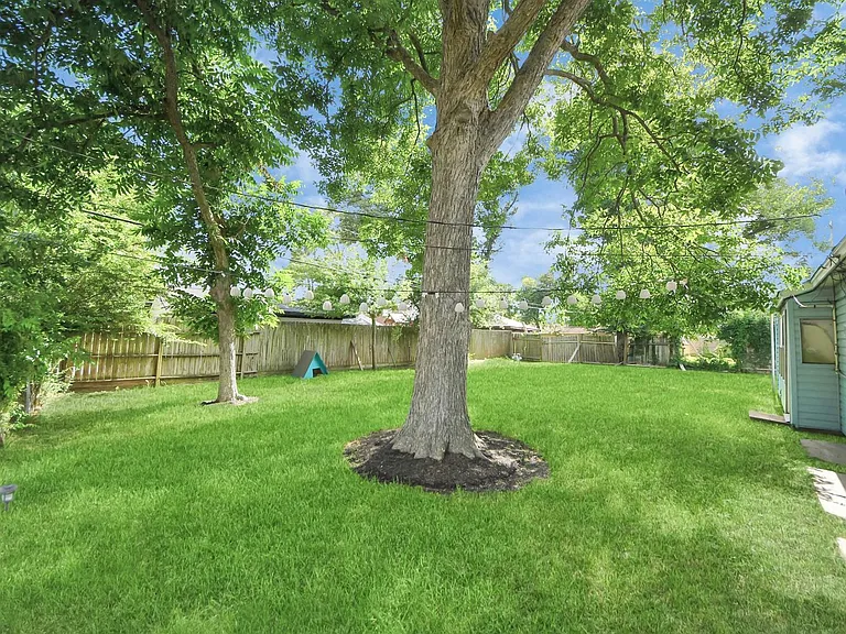 2513 Leslie St — Photo 26