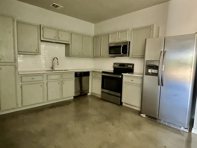 400 Lowes Blvd #B — Photo 6