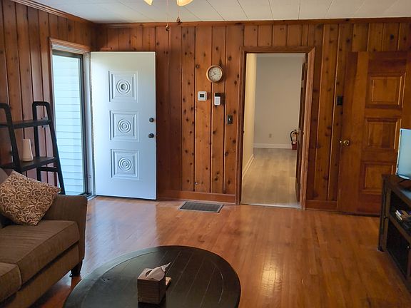 2nd image of 660 Emily Ln