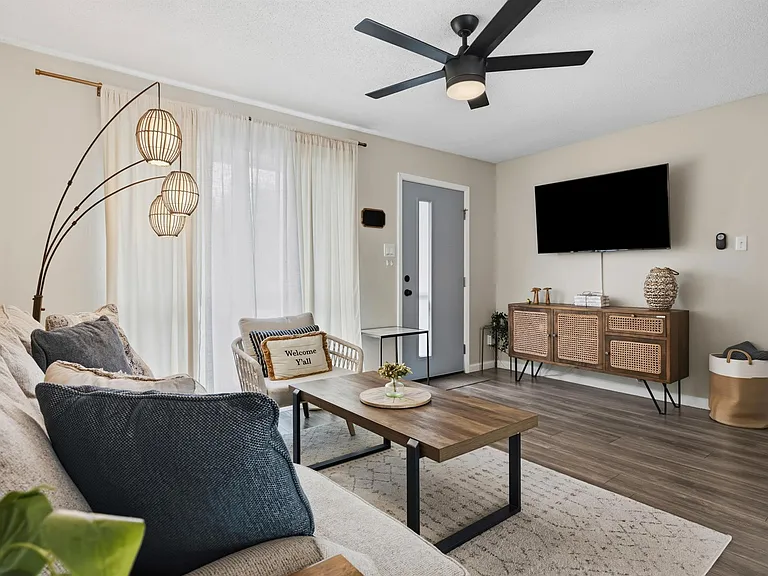 11301 Oakwood Dr #A — Photo 1