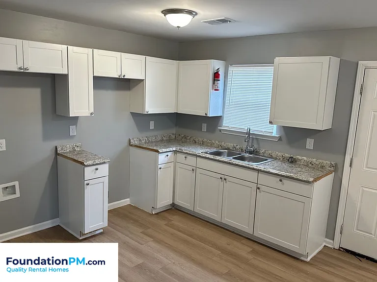 388 McFarland Dr — Photo 3