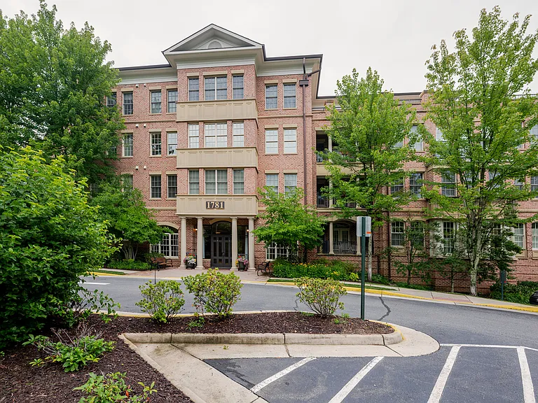 1781 Chain Bridge Rd #401 — Photo 29