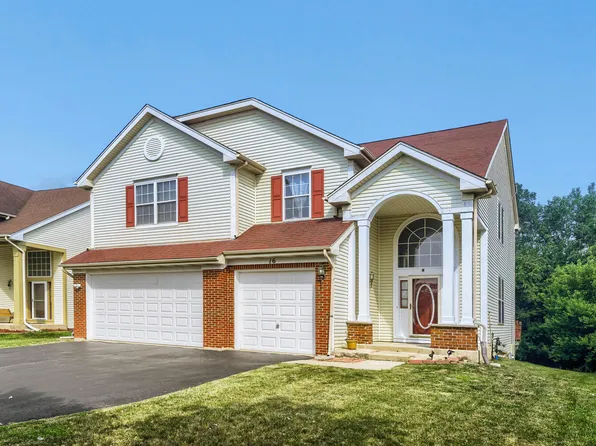 16 Clover Cir, Streamwood, IL 60107
