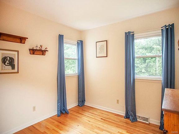 3rd image of 5581 Huntington Dr