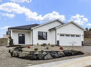 941 Sand Pines Ave, Sutherlin, OR 97479