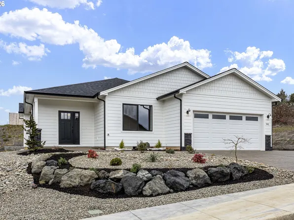 941 Sand Pines Ave, Sutherlin, OR 97479