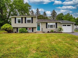 5039 Briarledge Rd, North Syracuse, NY 13212