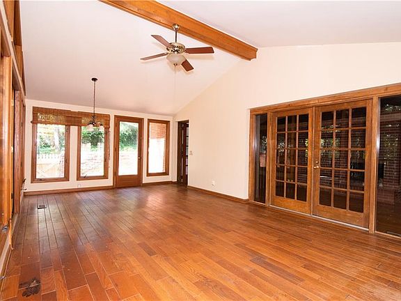 5th image of 827 Hickory Dr