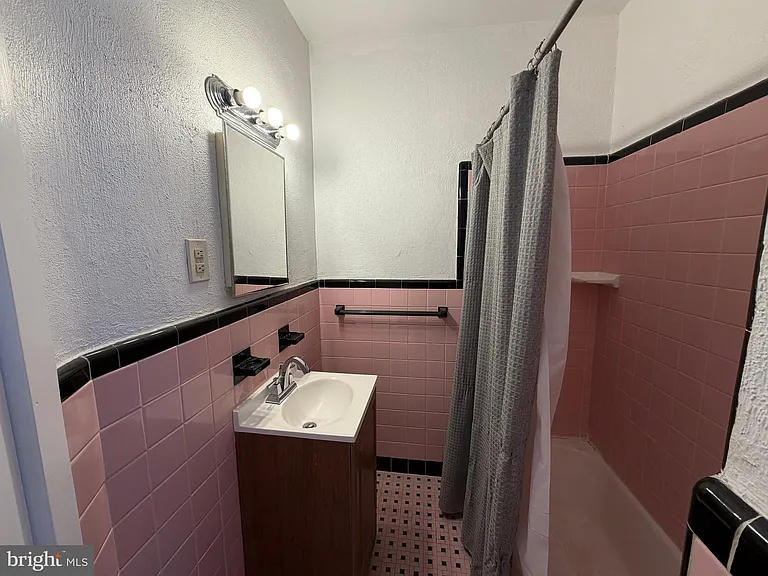 1436 Wolf St #2 — Photo 10