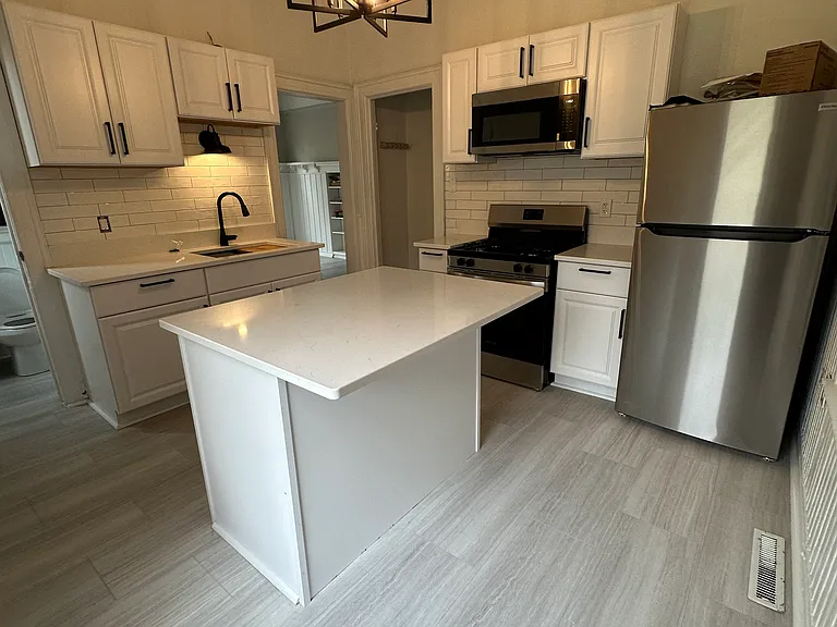 2975 N Bremen St — Photo 3