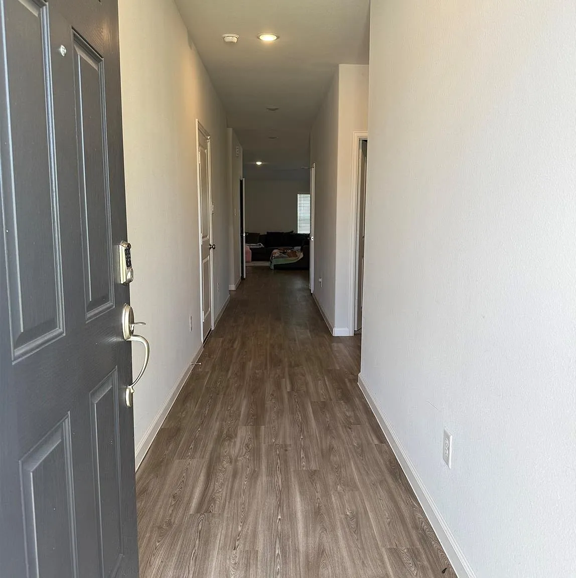 4 bed, 2.0 bath, 1694 sqft, $2,400 — Photo 2