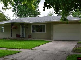 17 1st St SW, Winnebago, MN 56098