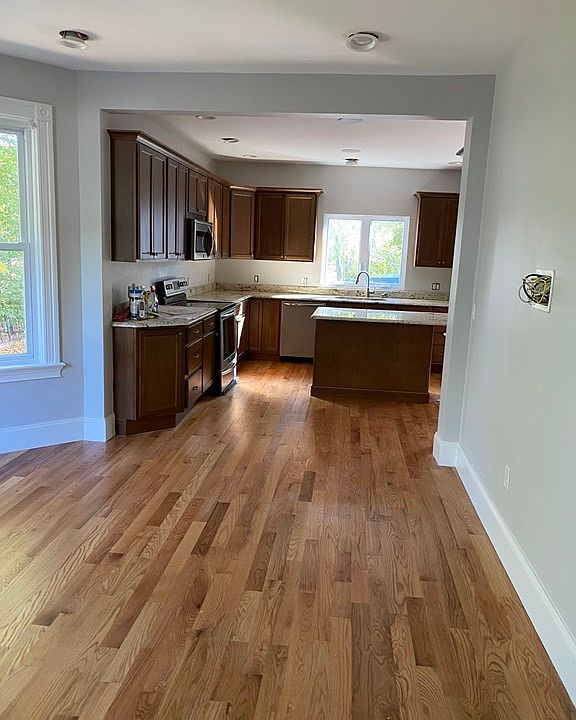 2nd image of 60 King St