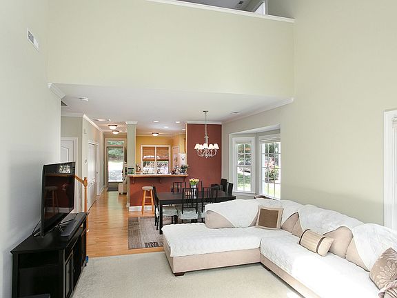 4th image of 709 Quiet Woods Pl