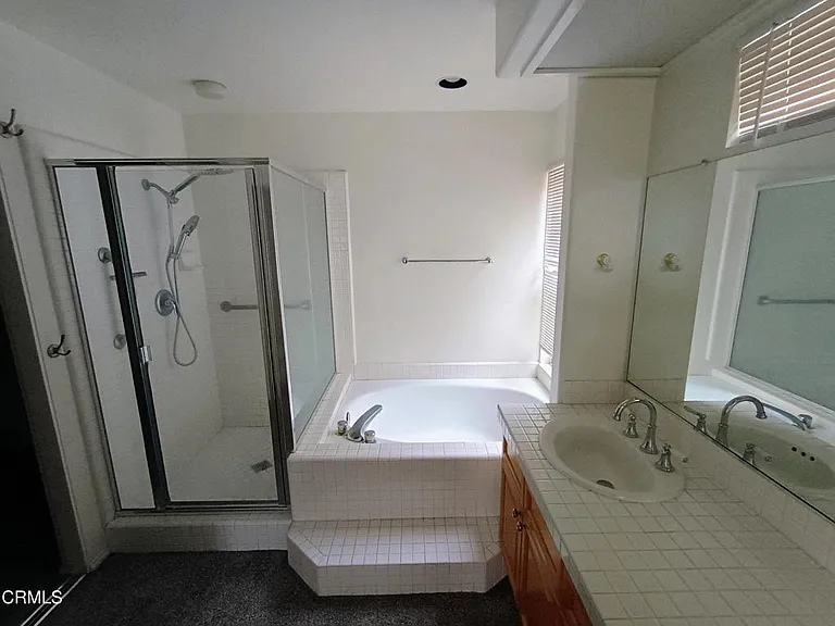1405 La Culebra Cir — Photo 30