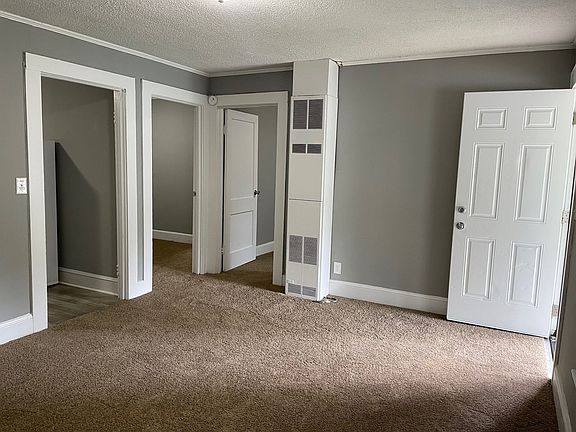 2nd image of 254 & 256 N Elm St #256