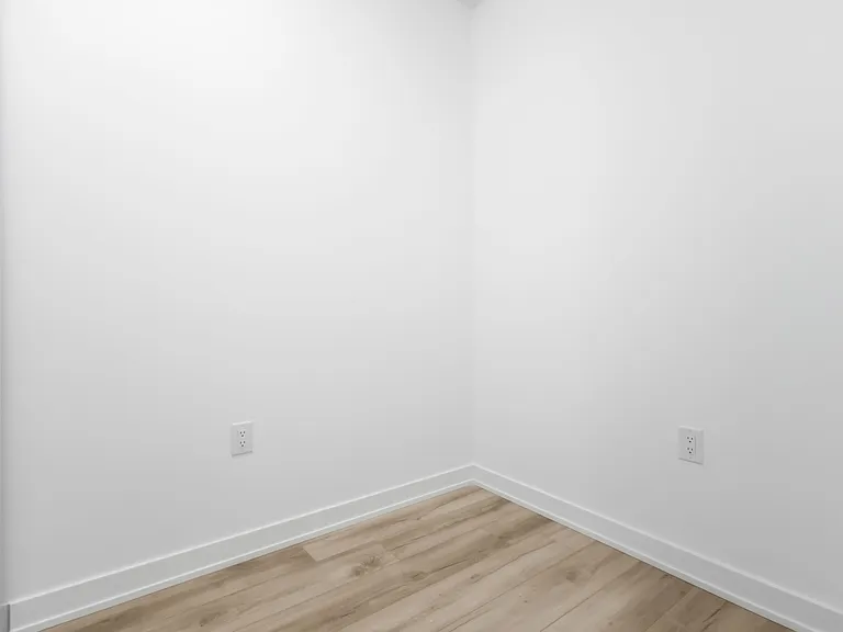 7439 Kingston Rd — Photo 13