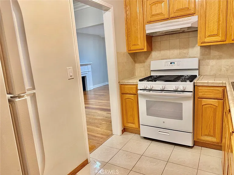 1744 Huntington Dr — Photo 24