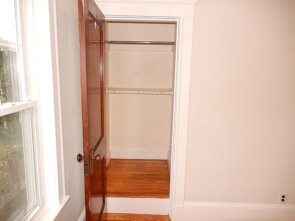 4th image of 122 College Ave