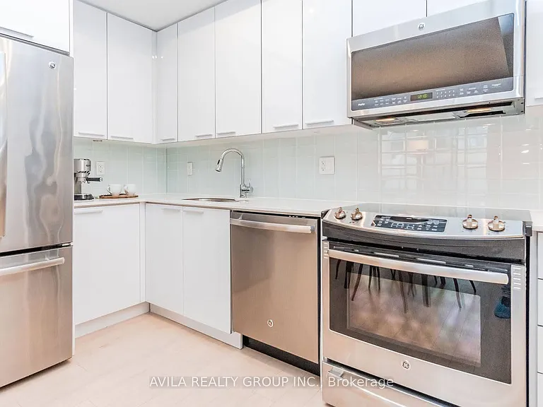 10 Park Lawn Rd #320 — Photo 15