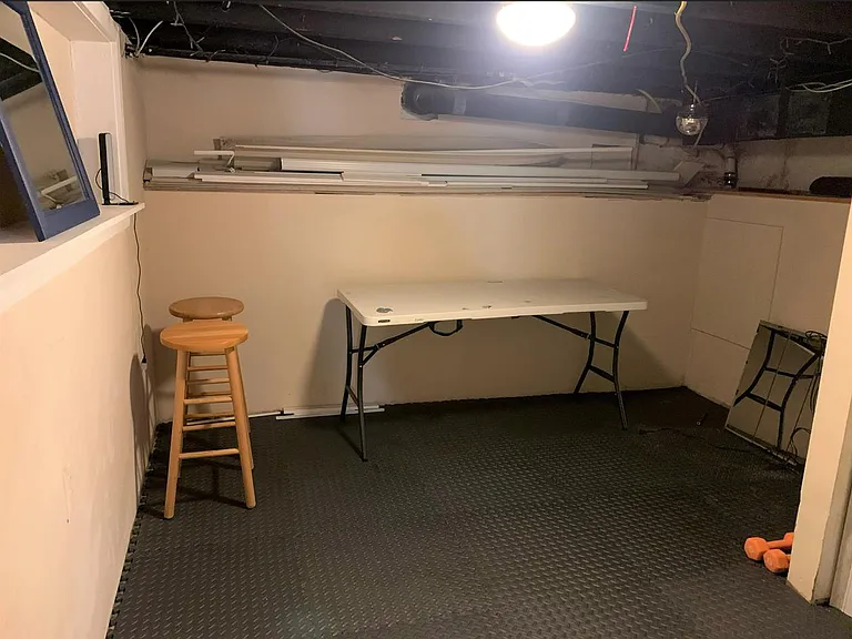 808 Livingston St — Photo 20