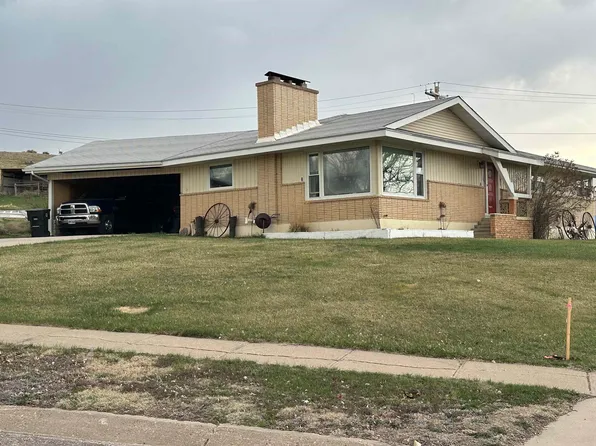 1001 E St, Edgemont, SD 57735