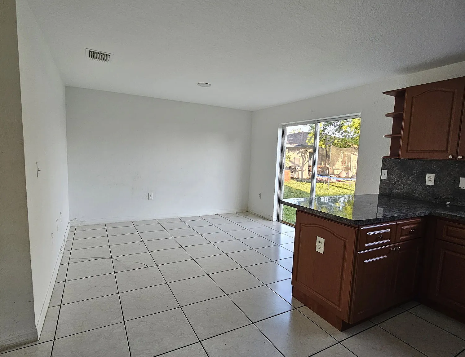 4 bed, 2.5 bath, $3,200 — Photo 3