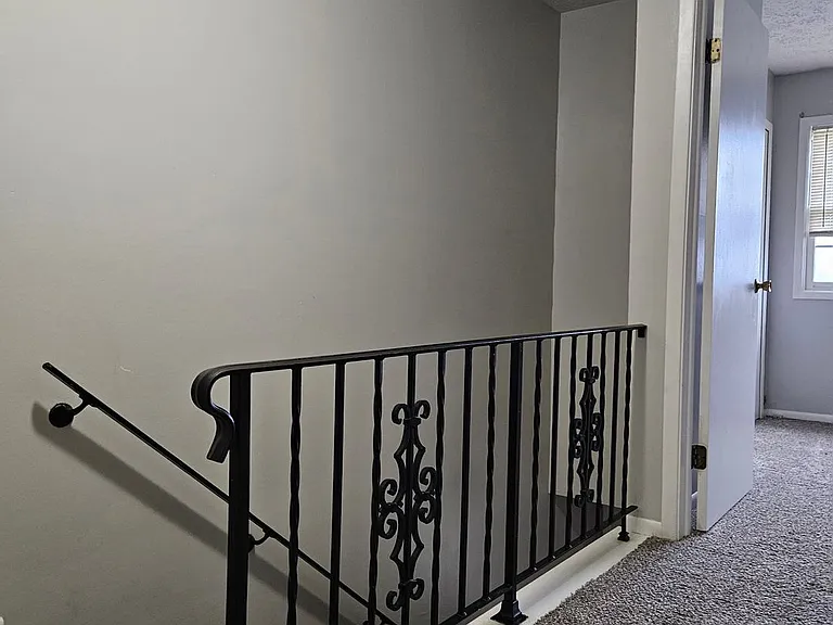 1252 Colonial Dr — Photo 12