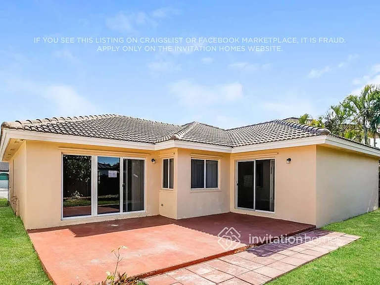 14305 SW 164th Ter — Photo 16