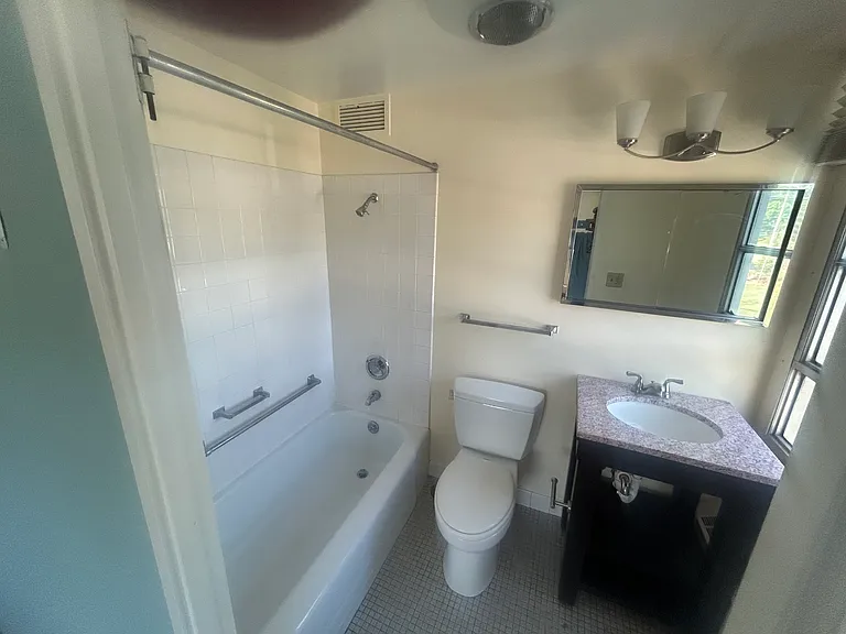 333 W Meyer Blvd — Photo 10