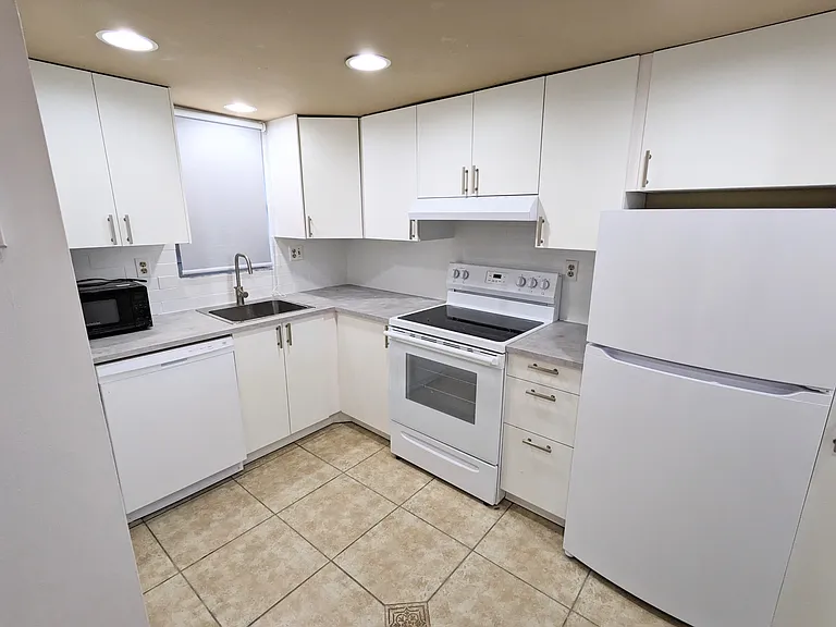 3150 W Rolling Hills Cir #102 — Photo 10