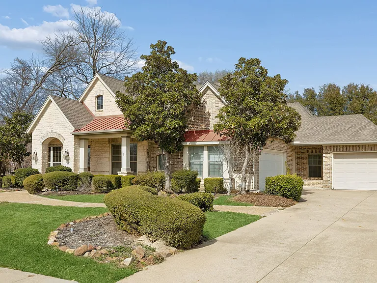 4010 Eider Dr — Photo 2